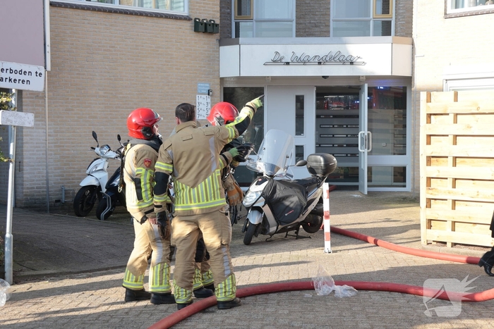 Woningbrand leidt tot ontruiming verzorgingshuis