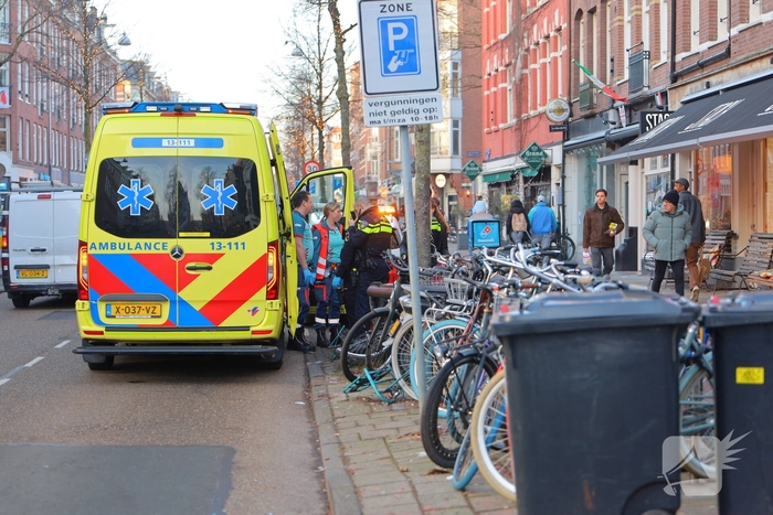 Steekincident leidt tot gewonde en zoektocht naar dader