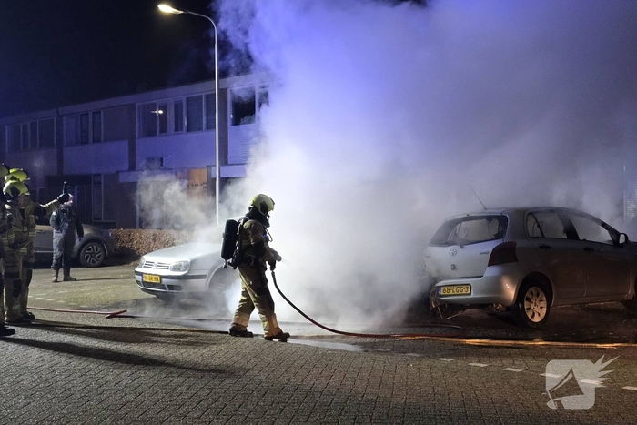 Drietal auto's verwoest door brand