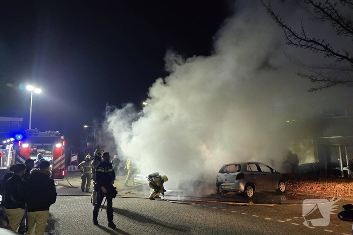 Drietal auto's verwoest door brand