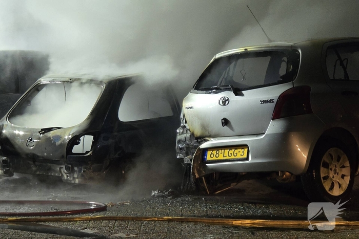 Drietal auto's verwoest door brand