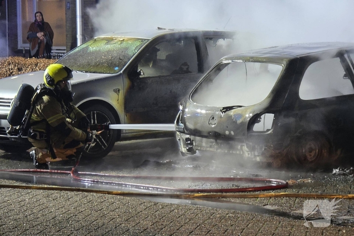 Drietal auto's verwoest door brand