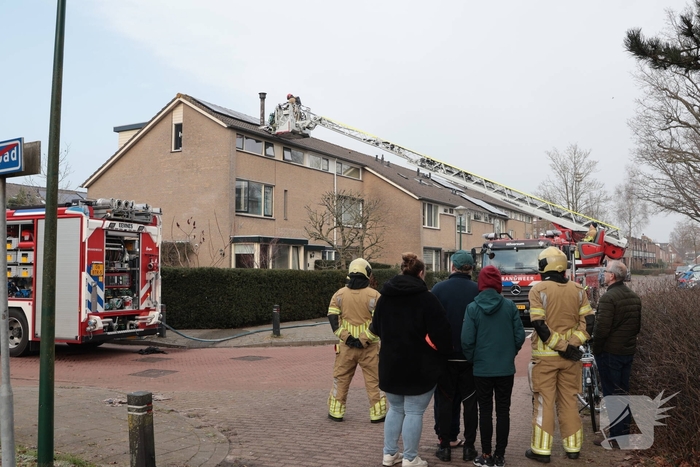 Schoorsteenbrand leidt tot spoedactie brandweer
