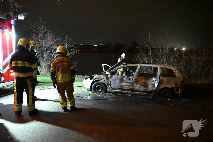 Auto opnieuw in brand gestoken