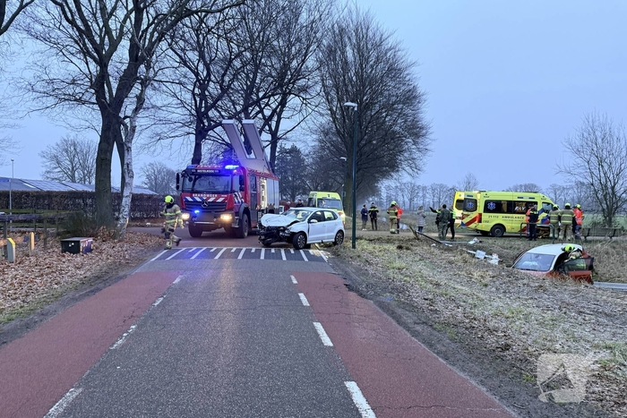 Brandweer en ambulancedienst ingeschakeld na botsing