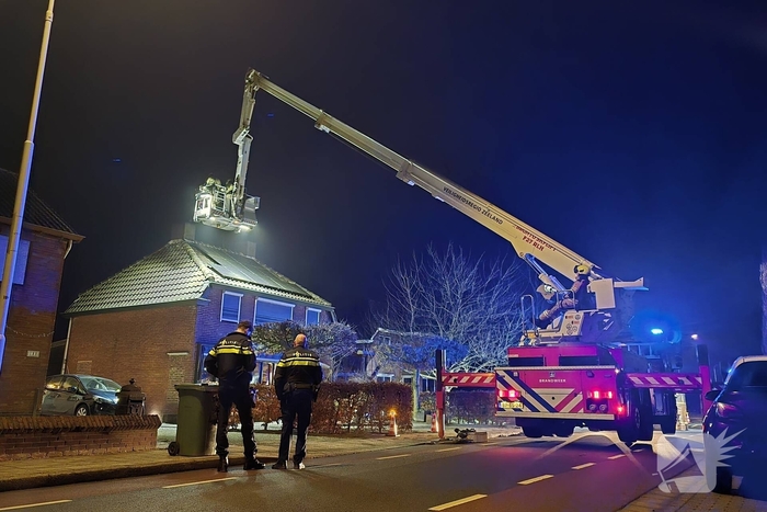 Brand in schoorsteen van woning