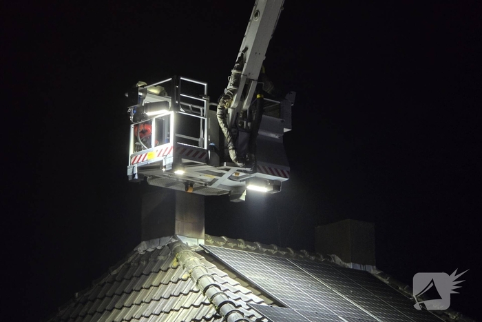 Brand in schoorsteen van woning