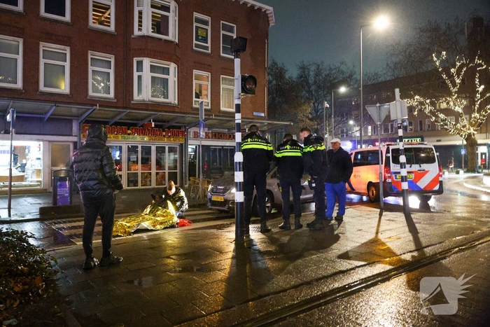 Voetganger komt ten val tijdens ongeval met auto