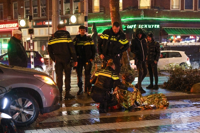 Voetganger komt ten val tijdens ongeval met auto