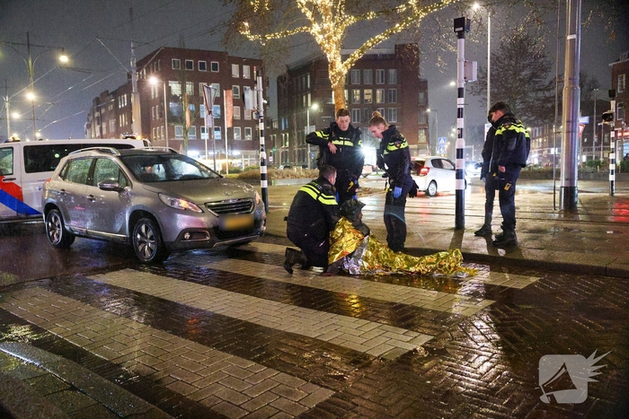Voetganger komt ten val tijdens ongeval met auto