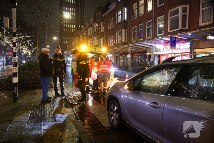 Voetganger komt ten val tijdens ongeval met auto