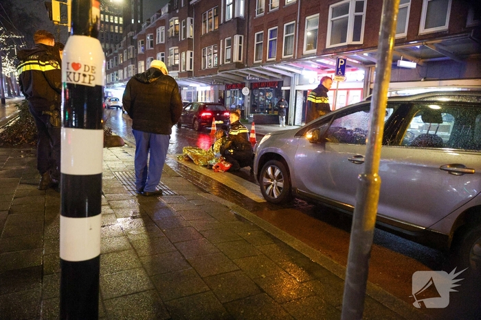 Voetganger komt ten val tijdens ongeval met auto