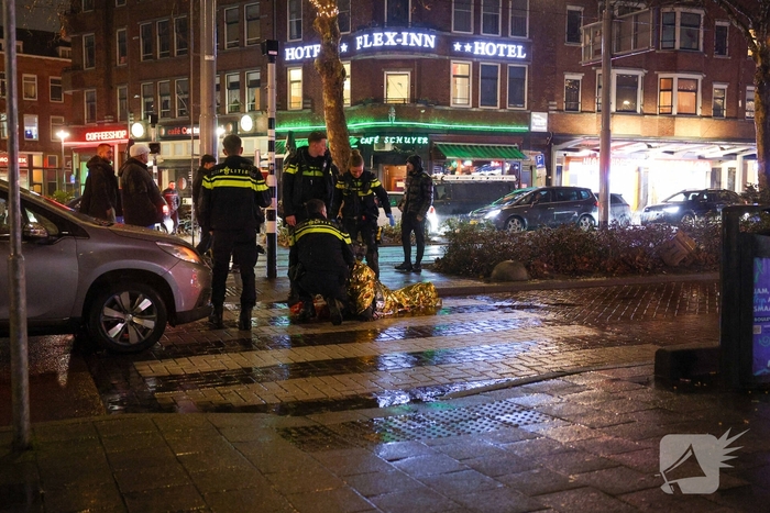 Voetganger komt ten val tijdens ongeval met auto
