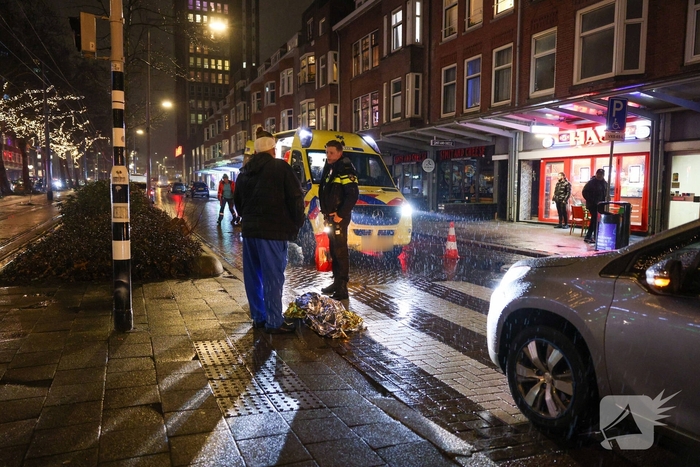 Voetganger komt ten val tijdens ongeval met auto