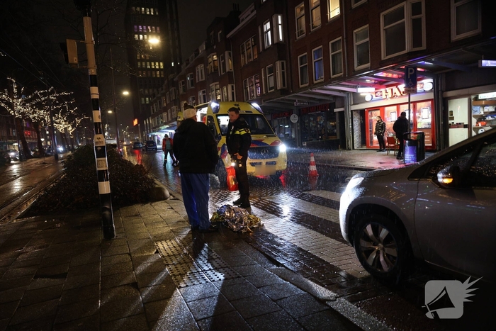 Voetganger komt ten val tijdens ongeval met auto