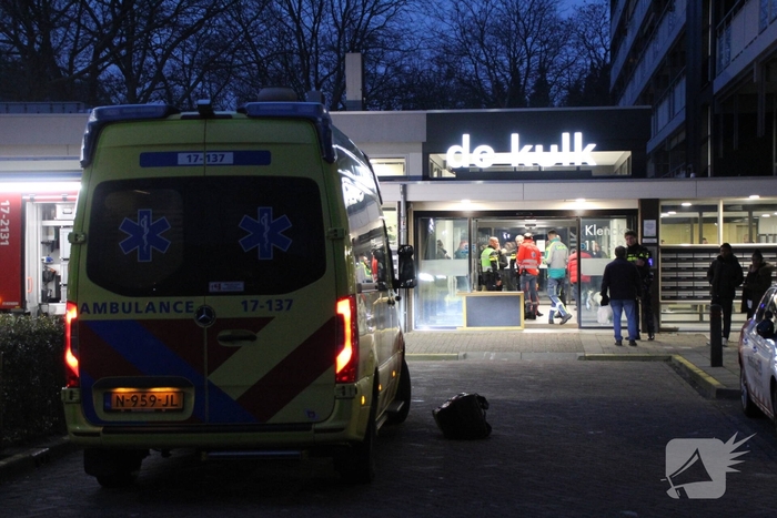 Brand in flatwoning leidt tot grote brandbestrijding