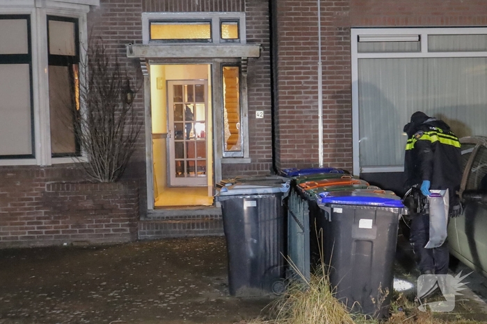 Explosie verwoest voordeur woning