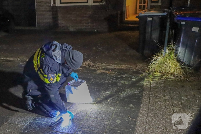 Explosie verwoest voordeur woning