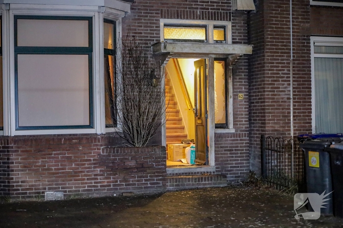 Explosie verwoest voordeur woning