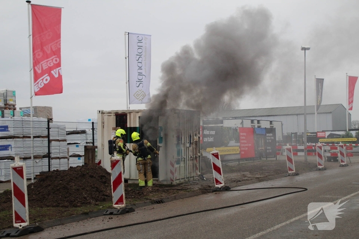 Honderden huishoudens zonder stroom door gebouwbrand