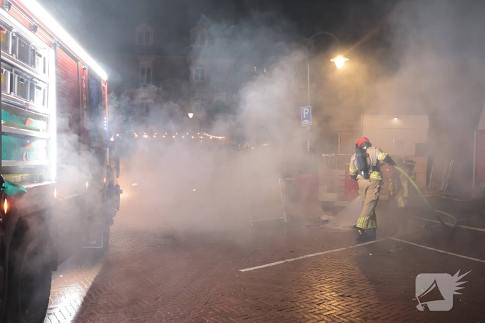 Containerbrand achter winkel snel geblust