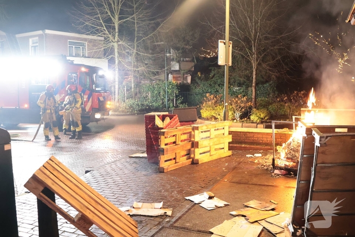 Containerbrand achter winkel snel geblust