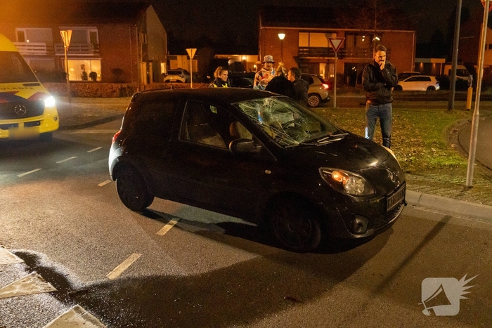 Dronken man geschept door auto