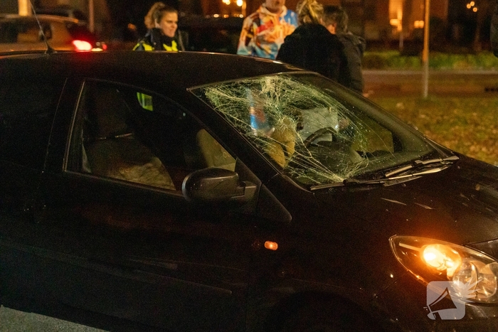 Dronken man geschept door auto