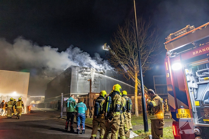 Zeer grote brand in industriegebouw vereist grootschalige inzet