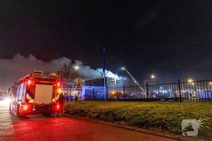 Zeer grote brand in industriegebouw vereist grootschalige inzet