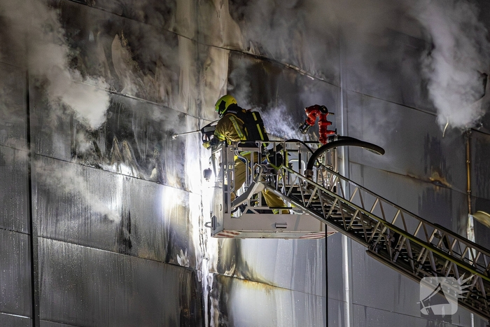 Zeer grote brand in industriegebouw vereist grootschalige inzet