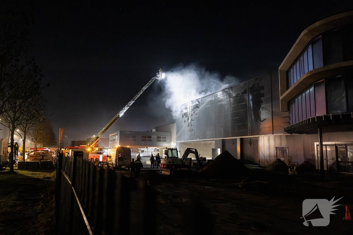 Zeer grote brand in industriegebouw vereist grootschalige inzet