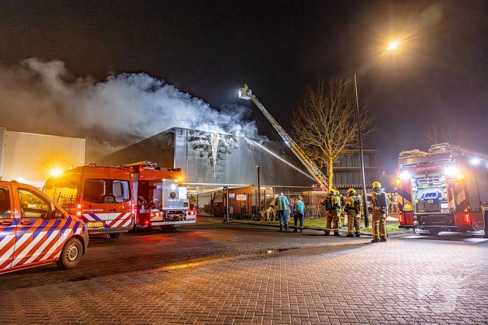 Zeer grote brand in industriegebouw vereist grootschalige inzet