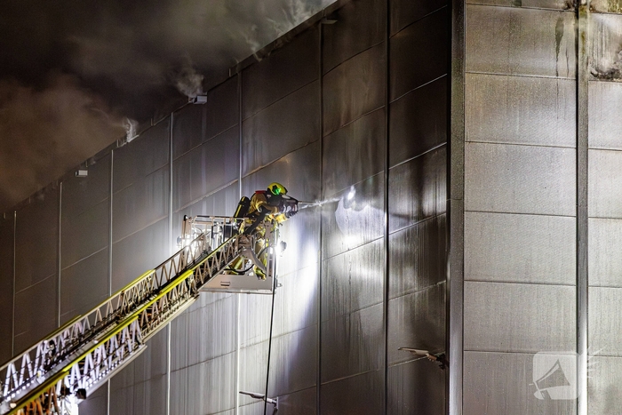 Zeer grote brand in industriegebouw vereist grootschalige inzet