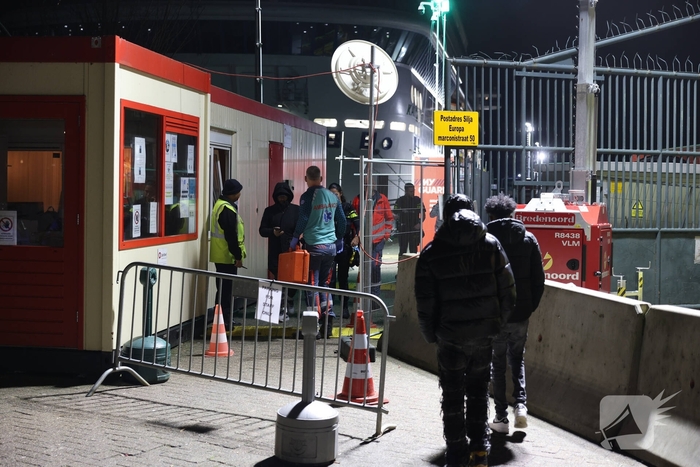 Steekincident op vluchtelingenboot leidt tot gewonde