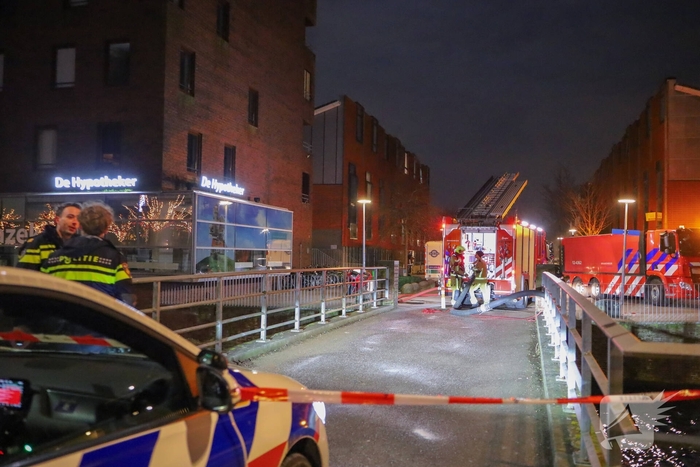 Grote woningbrand leidt tot evacuatie en rookinhalatie