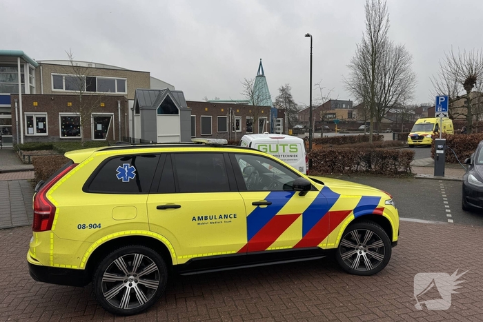 Kind valt van stoel op basisschool