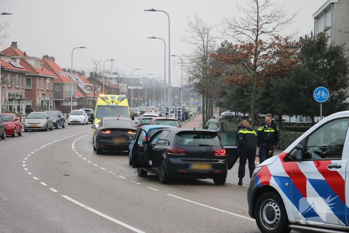 Kettingbotsing met drie voertuigen