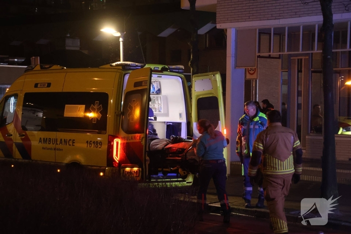 Persoon zwaargewond geraakt bij brand in portiekwoning