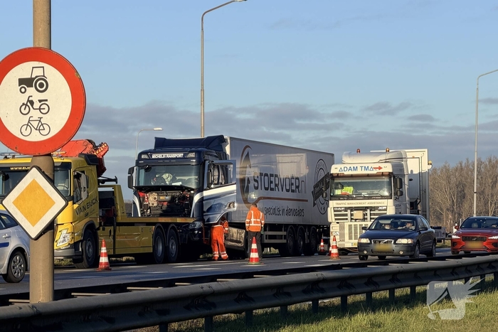 Defecte vrachtwagen veroorzaakt verkeershinder