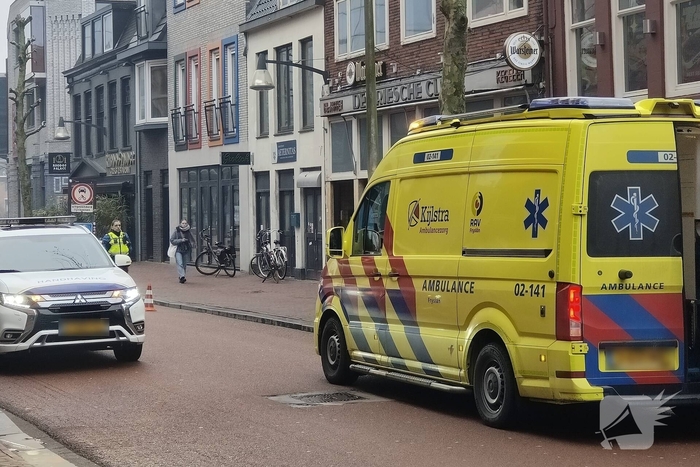 Valpartij van scooterrijder leidt tot ambulance inzet