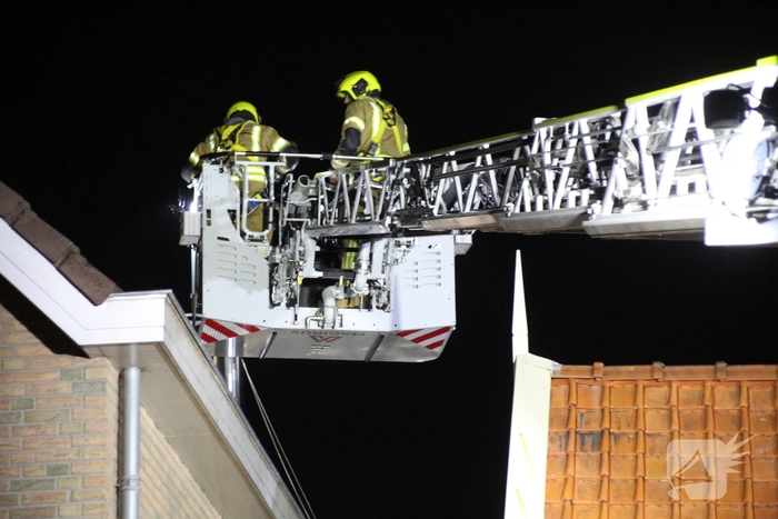 Schoorsteenbrand in woning trekt veel bekijks