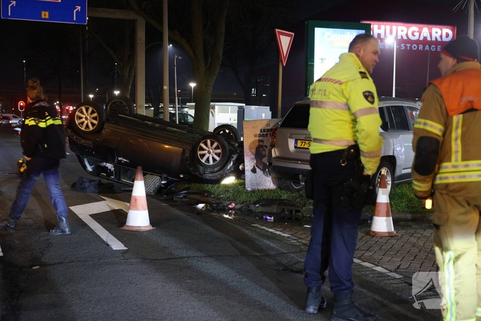 Aanrijding tussen twee voertuigen bij benzinepomp