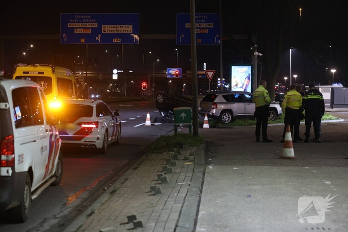Aanrijding tussen twee voertuigen bij benzinepomp