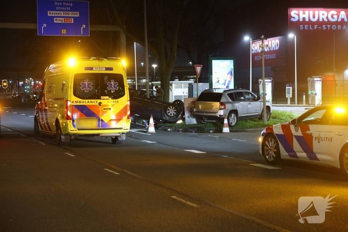 Aanrijding tussen twee voertuigen bij benzinepomp