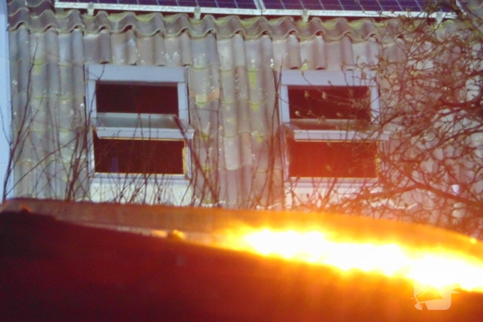 Woningbrand veroorzaakt grote inzet van hulpdiensten