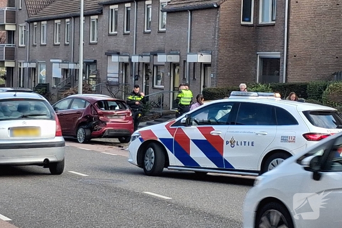 Ongeval zorgt voor schade aan voertuigen