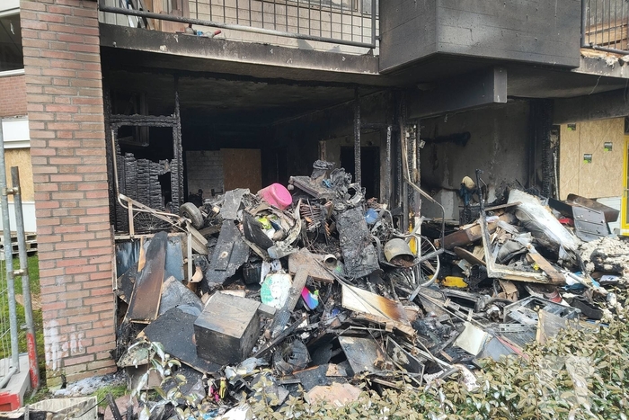 Grote woningbrand verwoest appartement