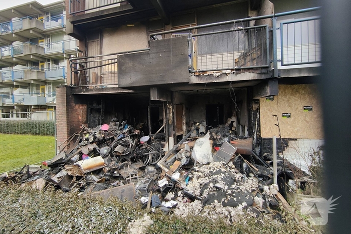 Grote woningbrand verwoest appartement