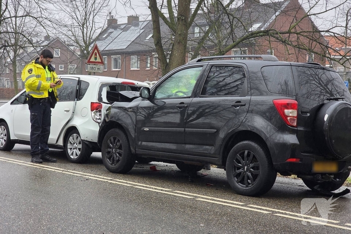 Auto-ongeluk leidt tot ambulance inzet